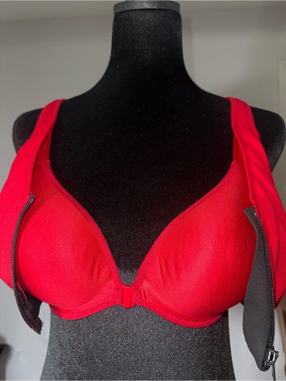 Victoria Secret Knock Out Front Zip Red Sports Bra 🍓🍒 - Picture 5 of 14
